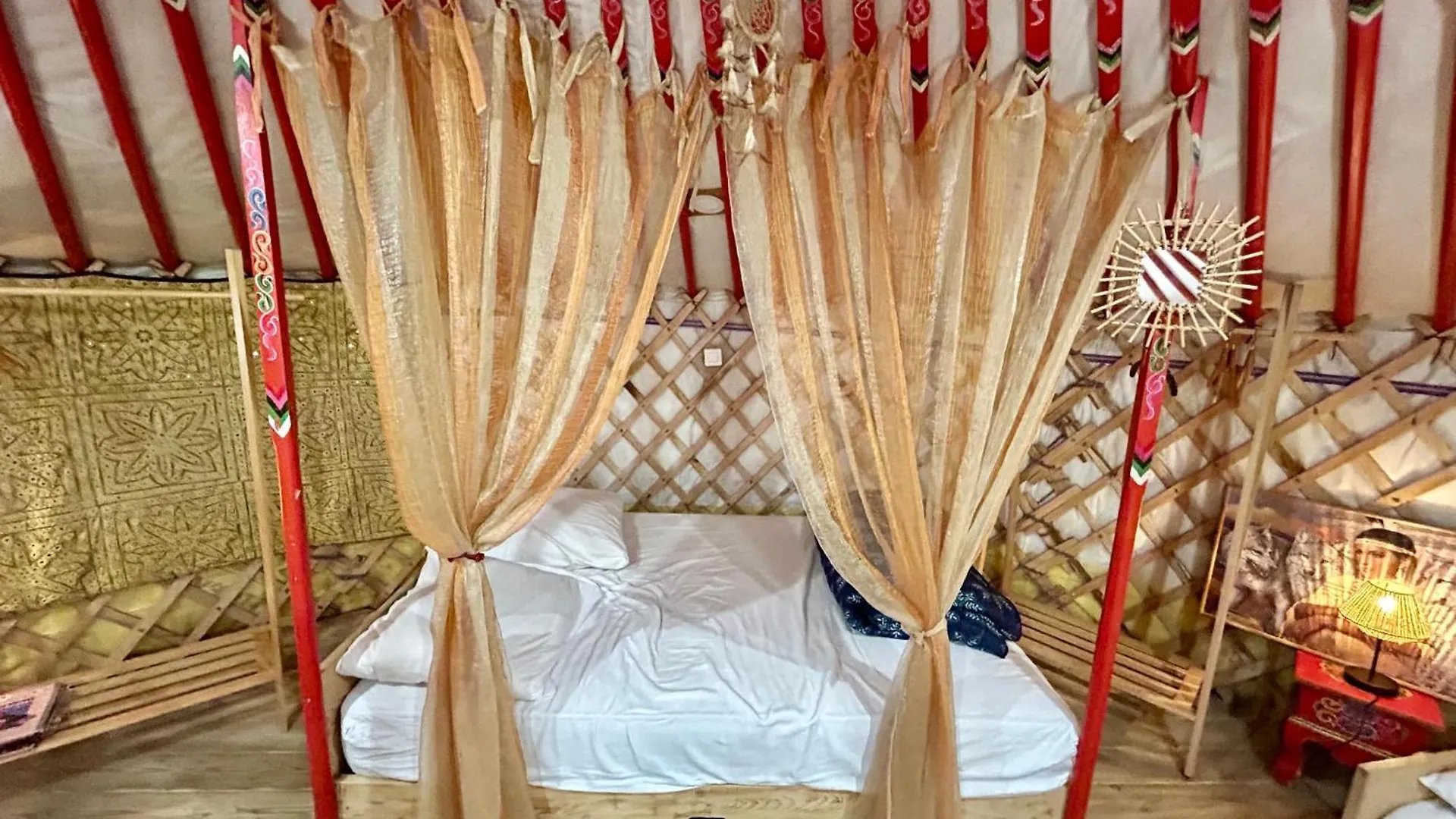 Tente de luxe Ravissant yourte traditionnelle Quimper