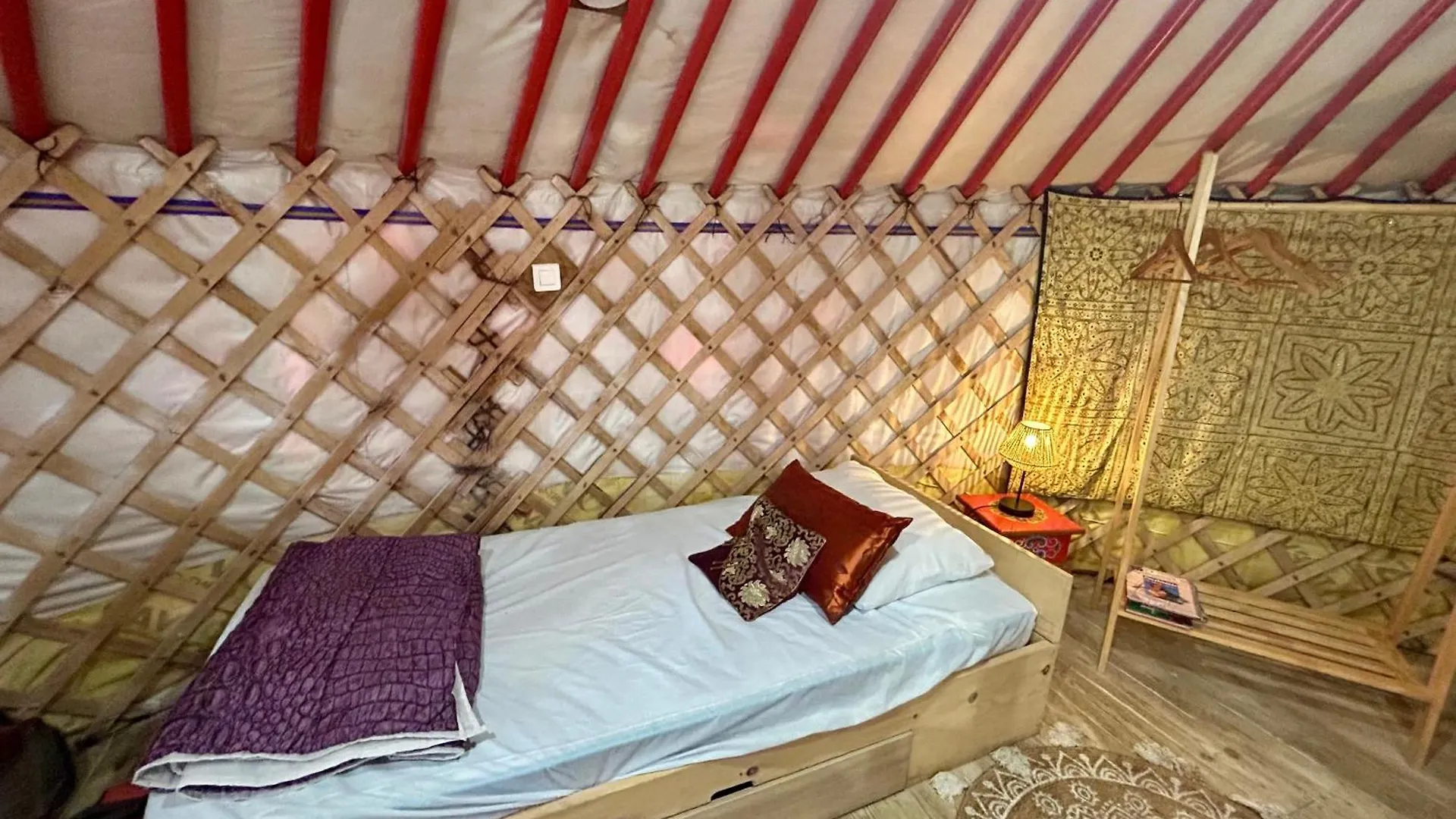 Ravissant yourte traditionnelle Quimper Tente de luxe